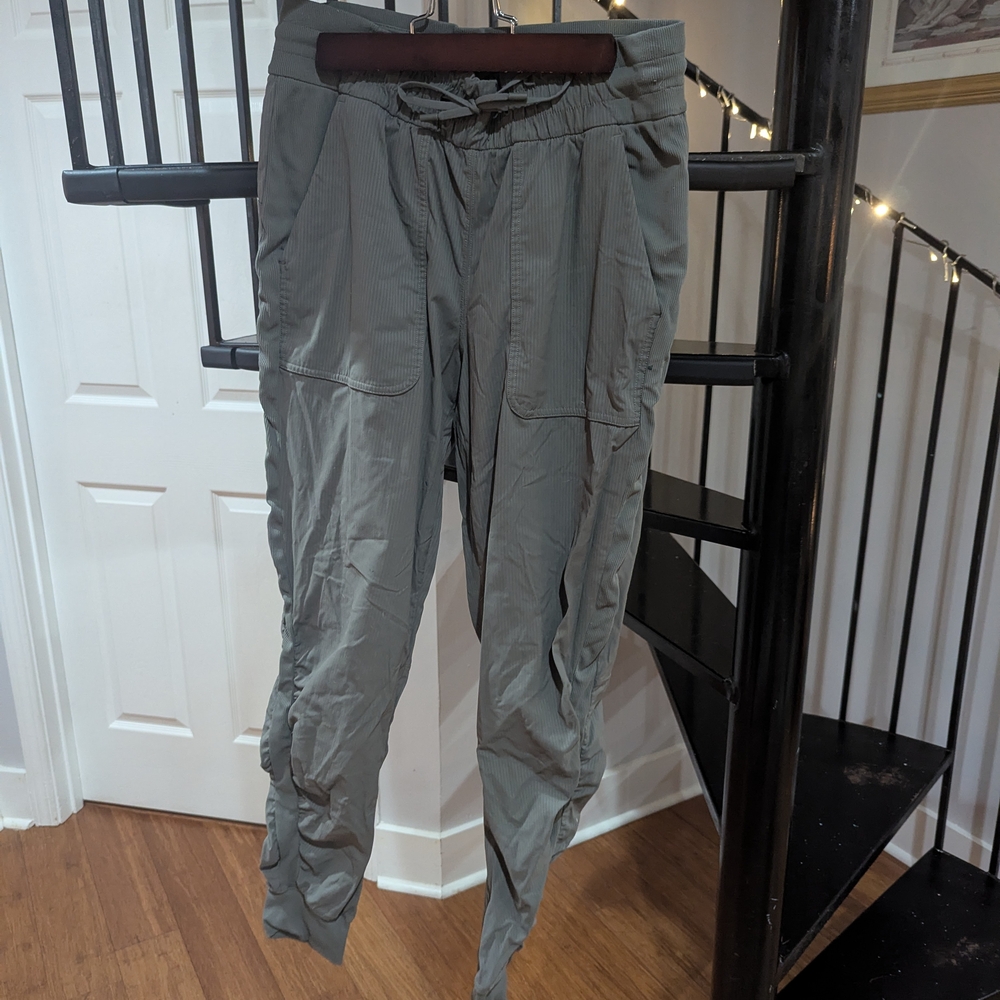 Beyond The Studio - Joggers